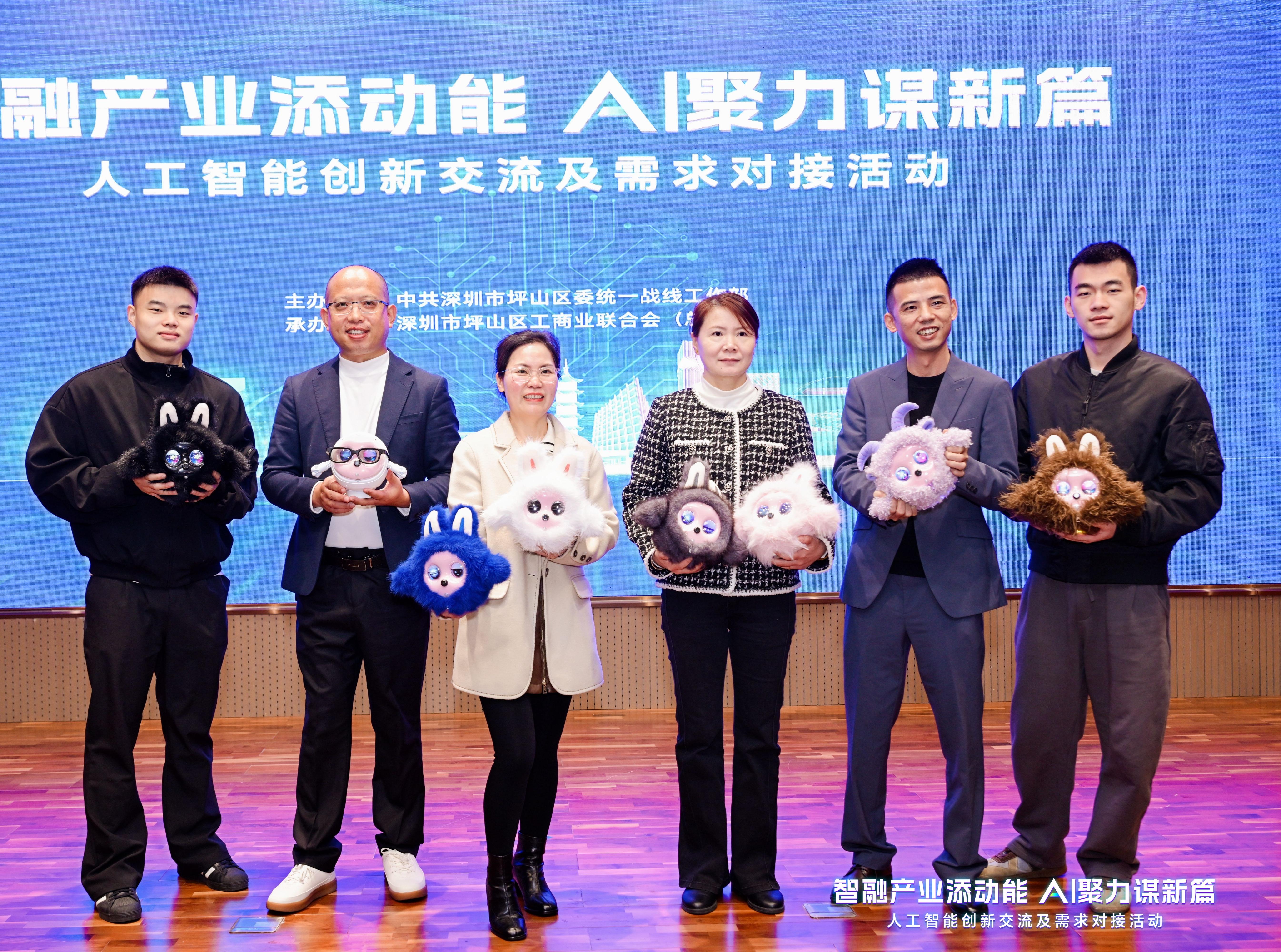 Разведка интегрируется в промышленность, придавая импульс | Робот-питомец K-Baby с искусственным интеллектом от CNK Electronics блистает на бирже инноваций в Пиншане, очаровывая аудиторию!